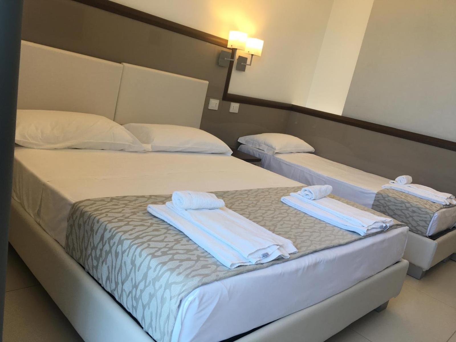 Hotel Baia Marina 滨海库普拉 外观 照片